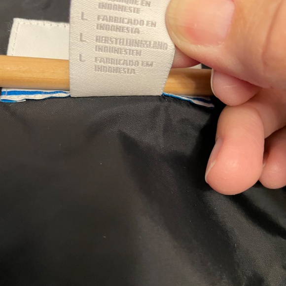 Columbia Windbreaker Jacket - Black with Hood and Velcro Closures - Picture 10 of 15